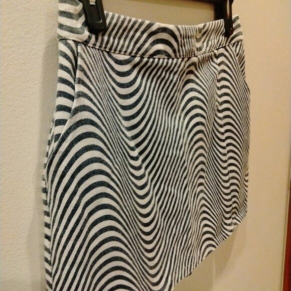 Funky Wave patterned skirt - Picture 2 of 6